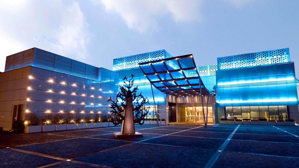 The image reflects Liv Hospital’s state-of-the-art facilities and luxurious patient rooms, showcasing its leadership in cardiology, oncology, and robotic surgery.